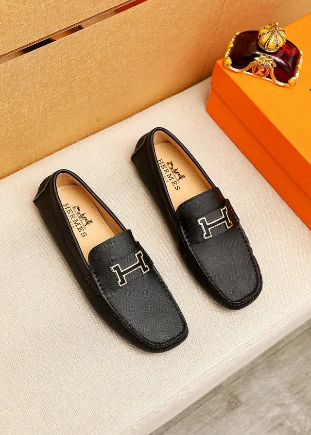 Mocassim Hermès Constance Preto e Vermelho Couro Texturizado Medalhão H-Logo 9