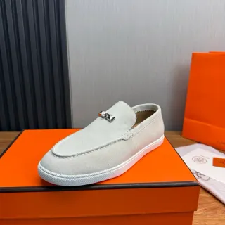 Hermès ग्रे व्हाइट सूड ऊपरी एच-आकार का मेटल हार्डवेयर लोफर