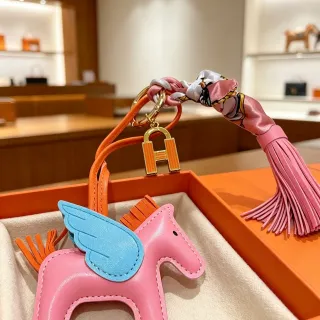 Hermès Grigri Pégase Pink Blue Leather Winged Horse Charm Stitched Silhouette Tote Bag — bags supplier, yupoo album photo