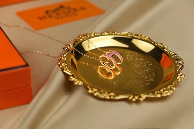Hermès H হার গোলাপি এনামেল গোলাপি সোনার টোন চেইন হার 3