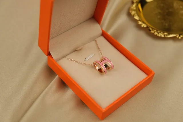 Hermès H হার গোলাপি এনামেল গোলাপি সোনার টোন চেইন হার 6