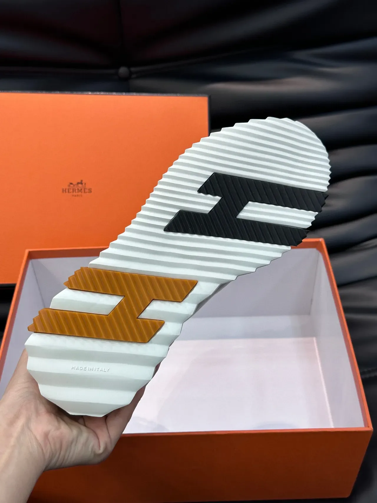 Hermès Hiker Tênis Lifestyle Preto e Branco de cano alto 2