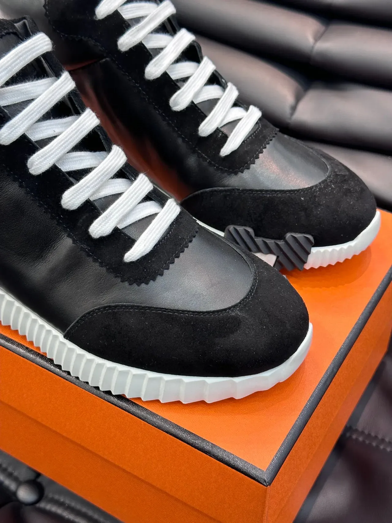 Hermès Hiker Tênis Lifestyle Preto e Branco de cano alto 7