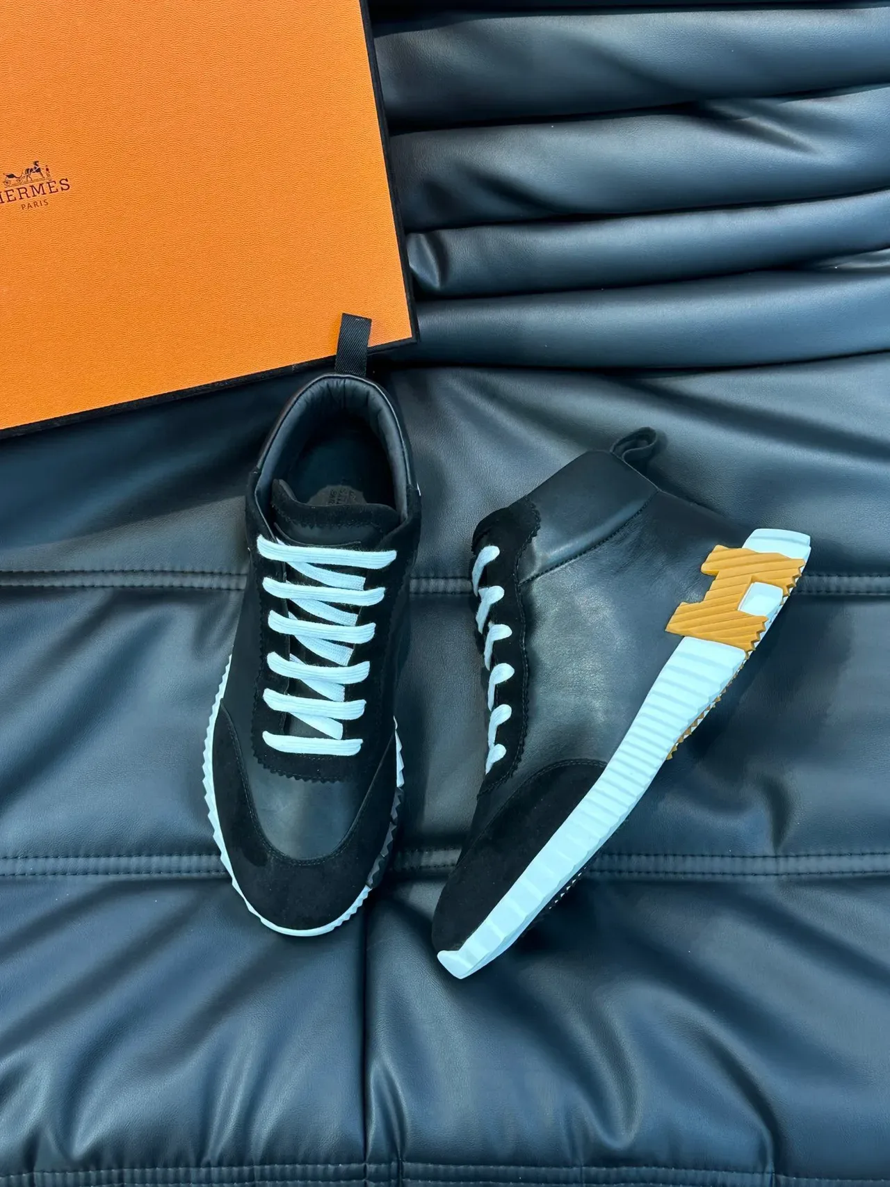 Hermès Hiker Tênis Lifestyle Preto e Branco de cano alto 8
