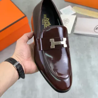 Hermès Oran 棕色漆皮 H-Buckle 乐福鞋
