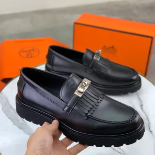 Hermès Oran 黑色皮革流苏带乐福鞋