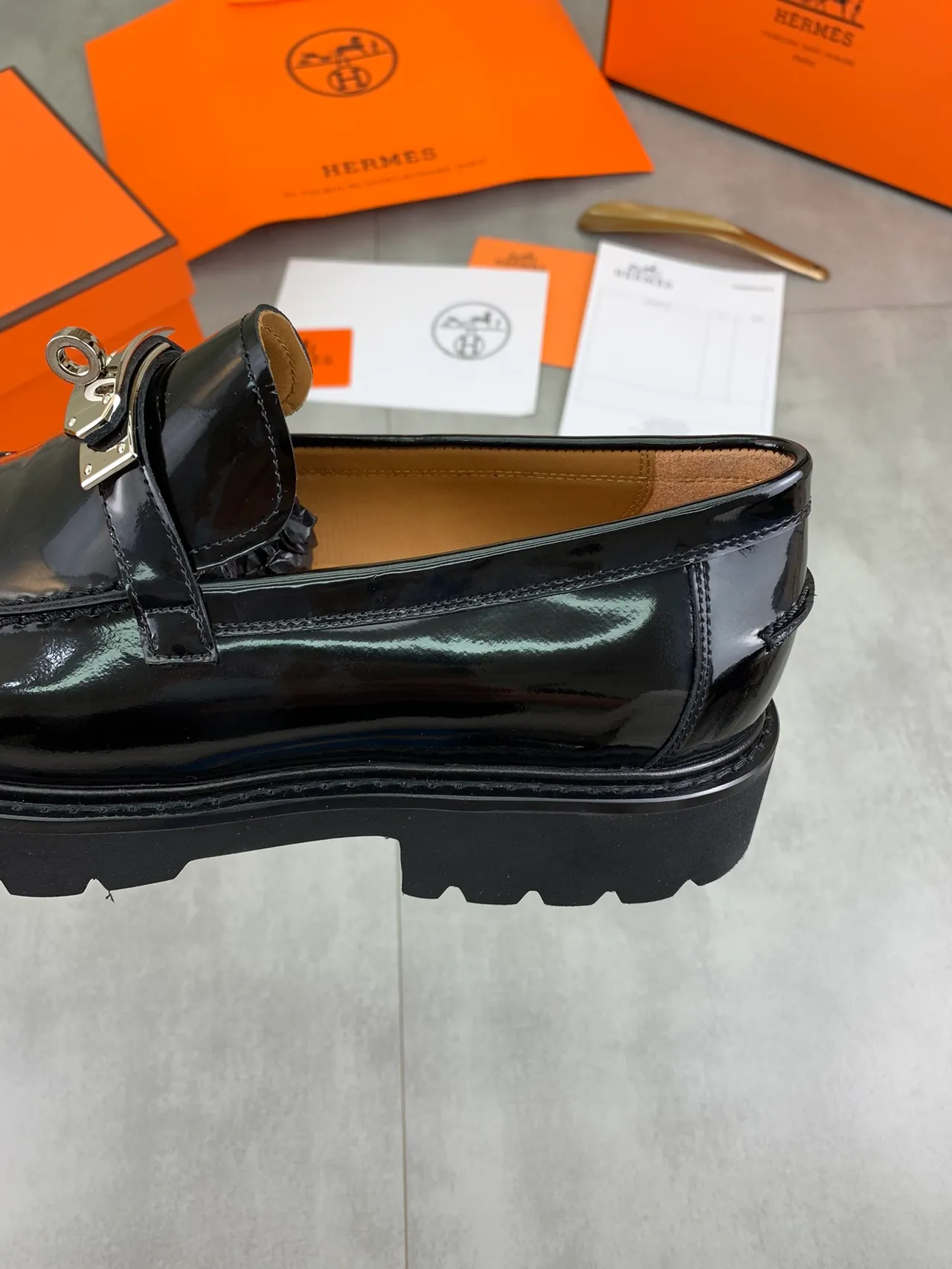 Hermès Oran Loafer Cuir verni noir H-Buckle Slip-On Loafers 4