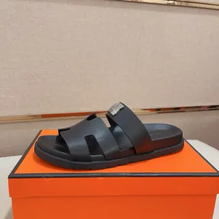 Hermès Oran स्लाइड काला रबर चप्पल