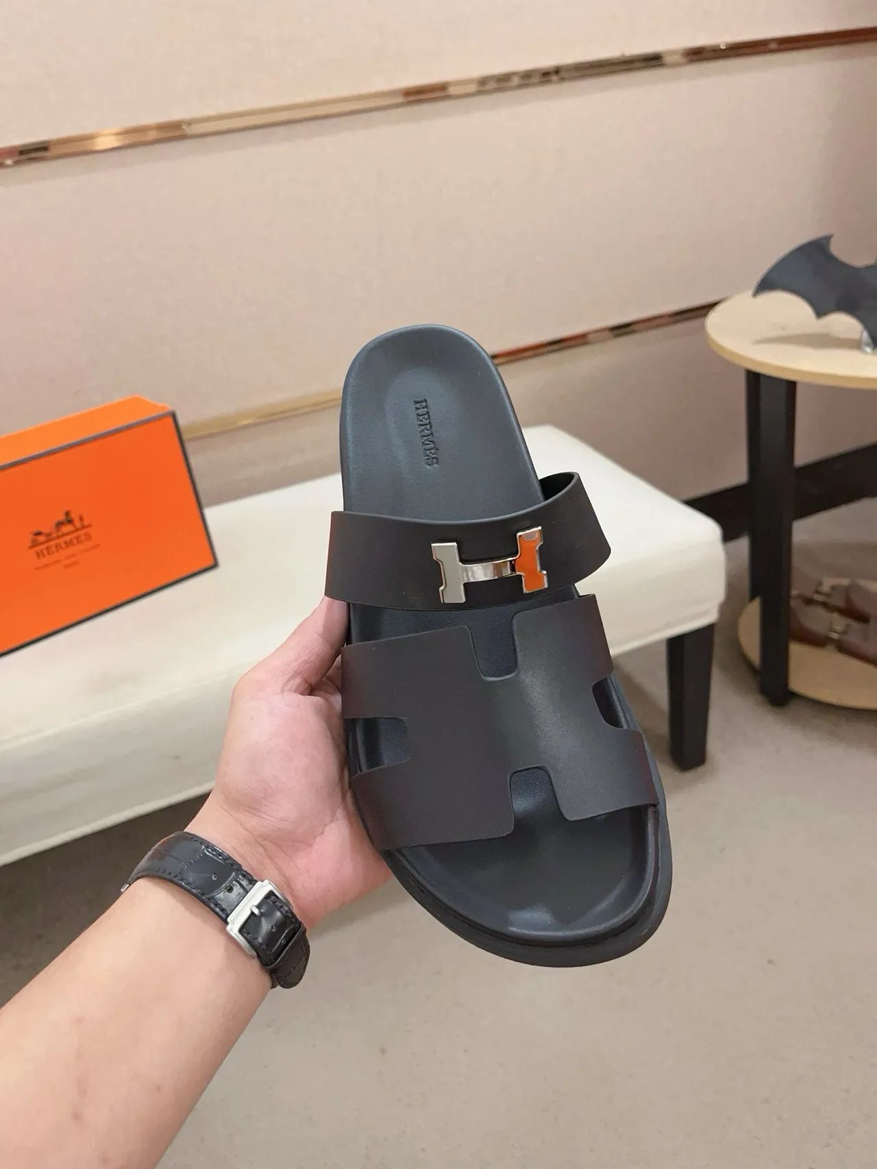 Hermès Oran صنادل أسود مطاط 2