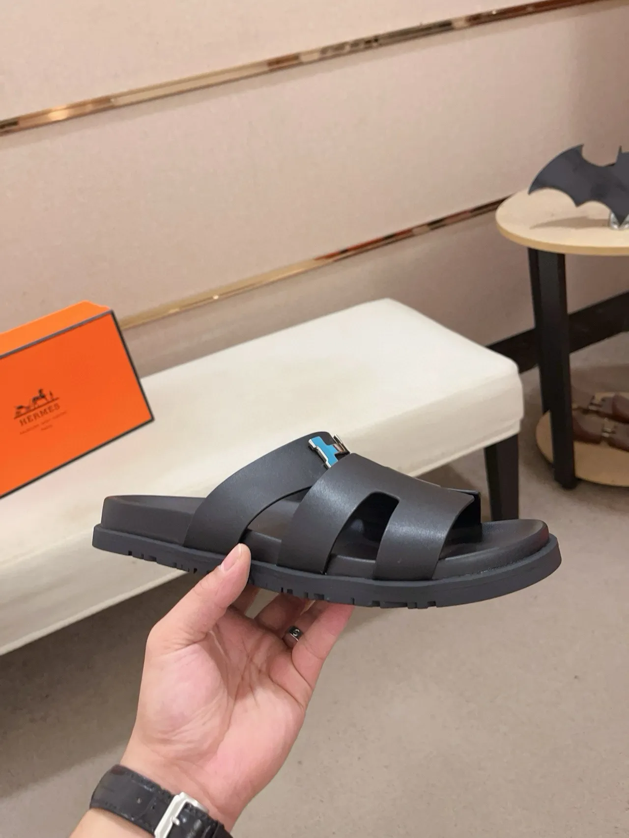 Hermès Oran صنادل أسود مطاط 4