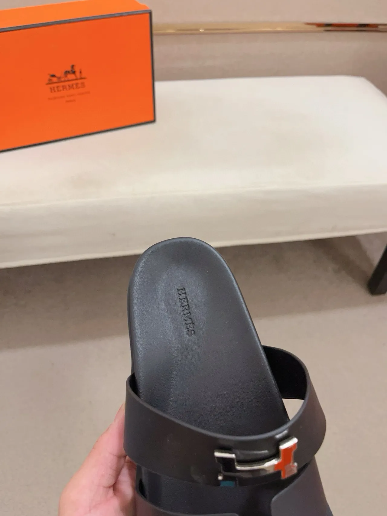 Hermès Oran صنادل أسود مطاط 6
