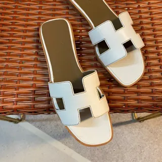 Hermès Oran Slide Sandálias de couro de duas cores azul claro e creme