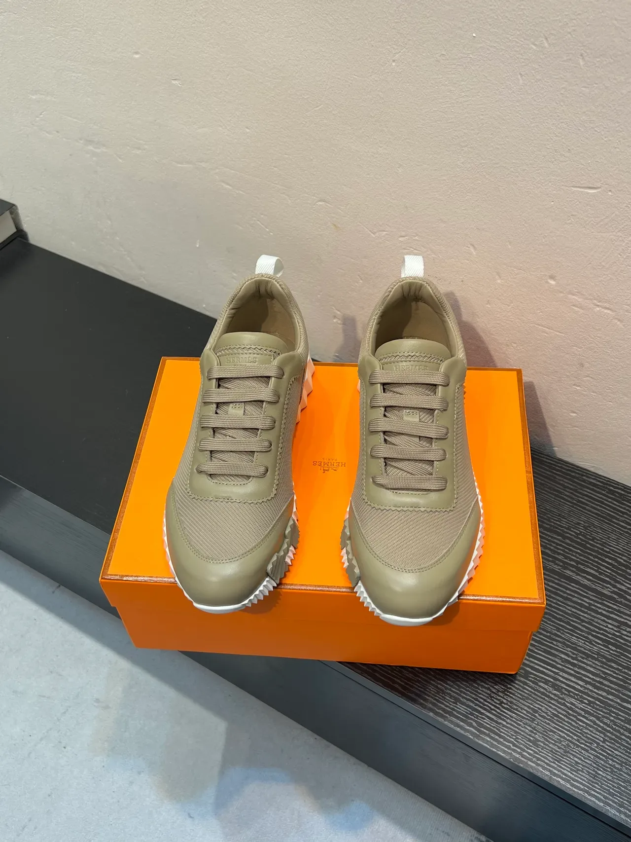 Hermès Oran 米色橙色生活方式运动鞋 2