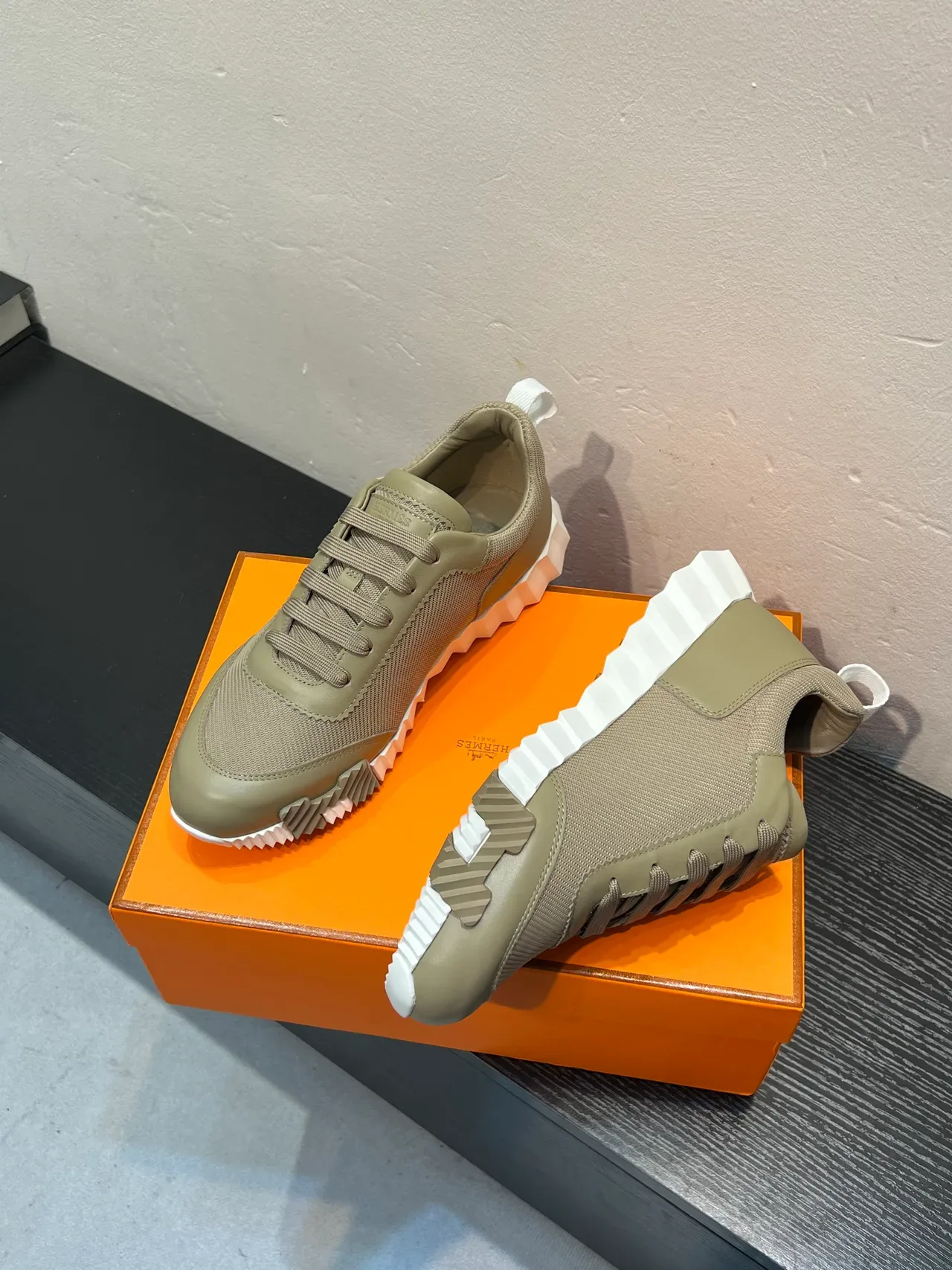Hermès Oran 米色橙色生活方式运动鞋 4