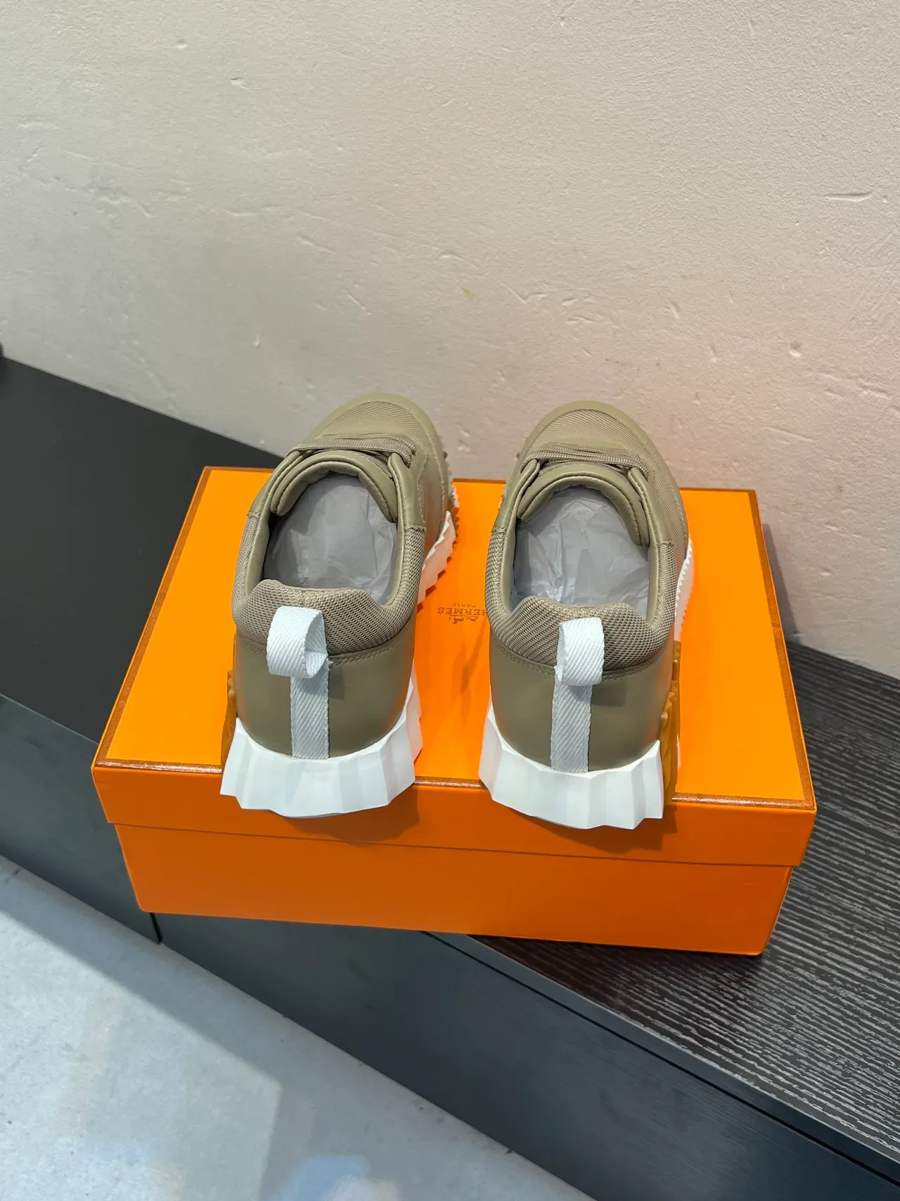 Hermès Oran 米色橙色生活方式运动鞋 6
