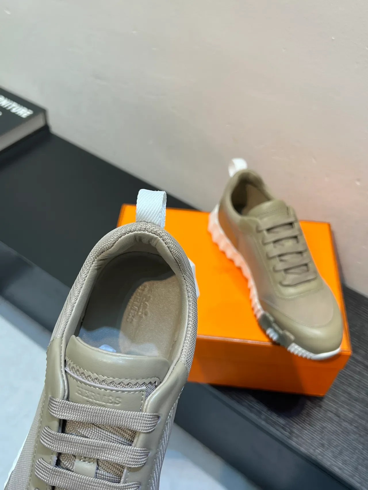 Hermès Oran 米色橙色生活方式运动鞋 7