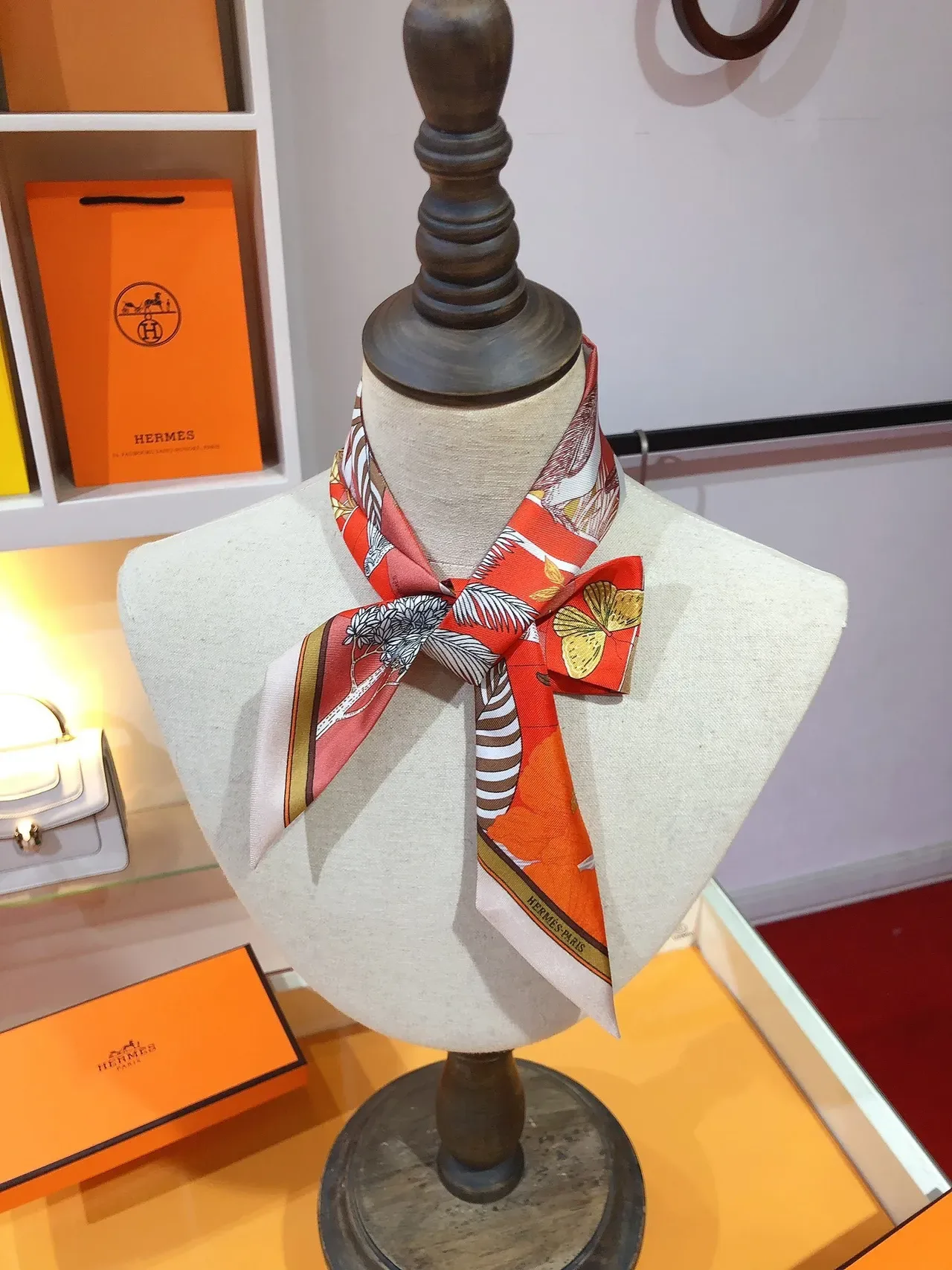 Hermès Precious Paradise Twilly écharpe en soie rouge 2