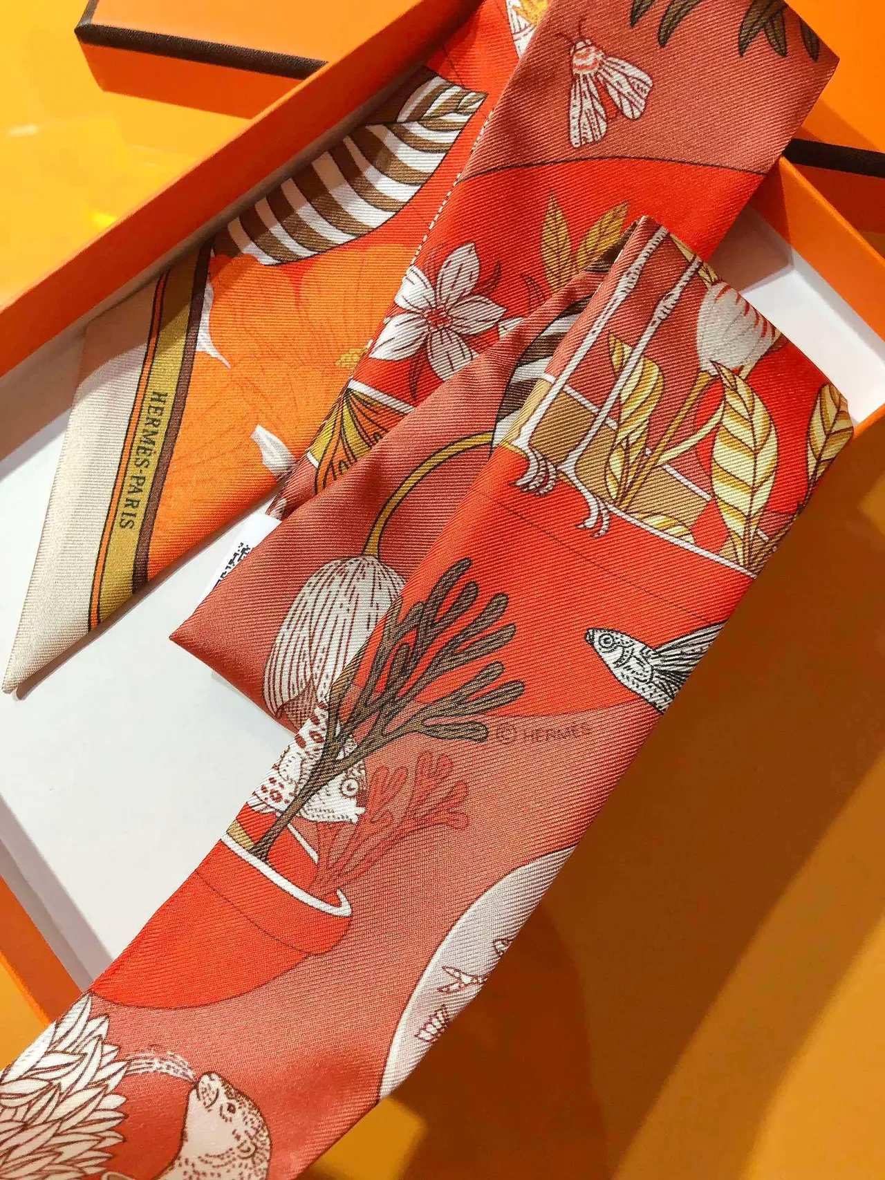 Hermès Precious Paradise Twilly écharpe en soie rouge 3