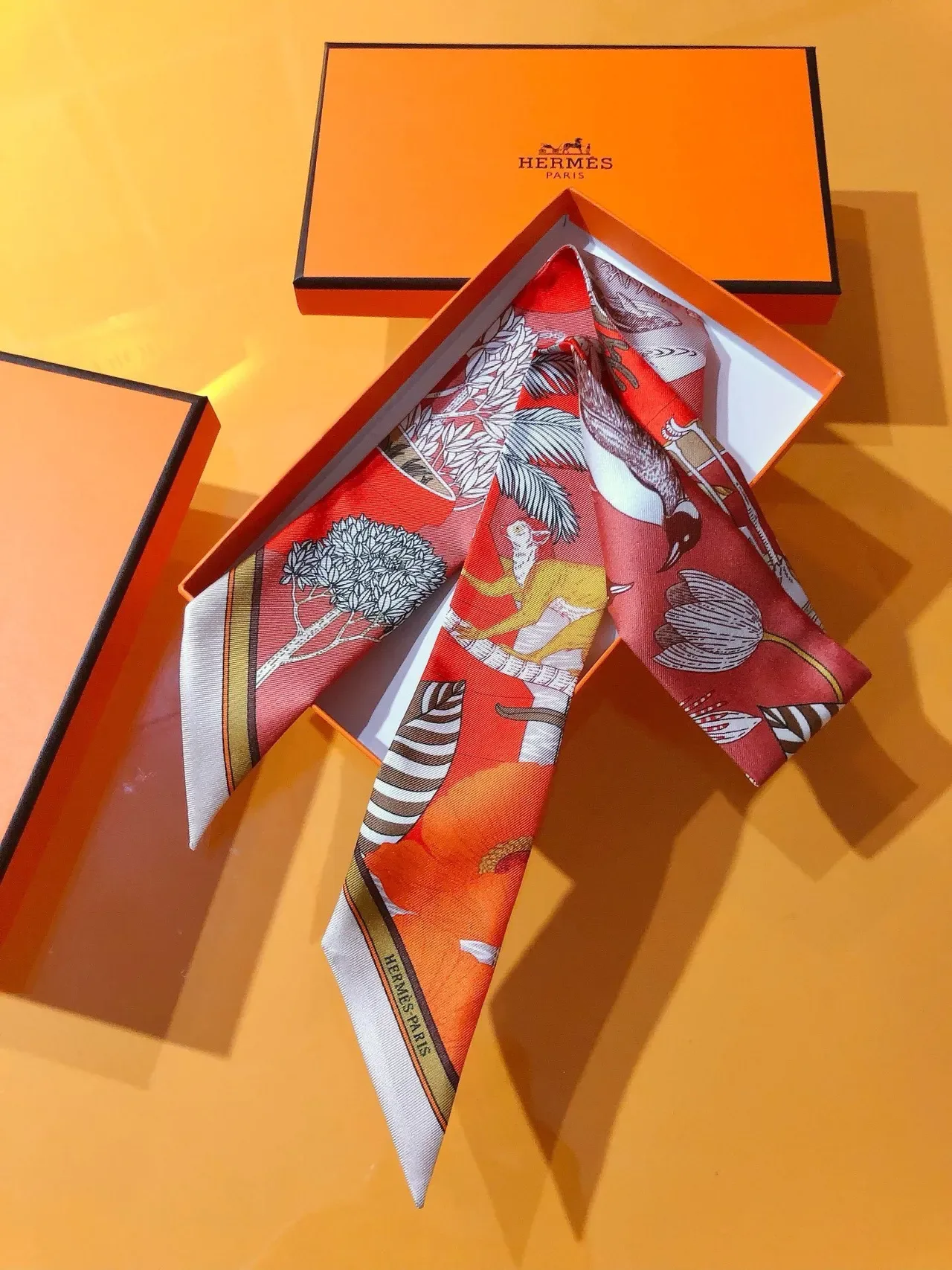 Hermès Precious Paradise Twilly écharpe en soie rouge 6