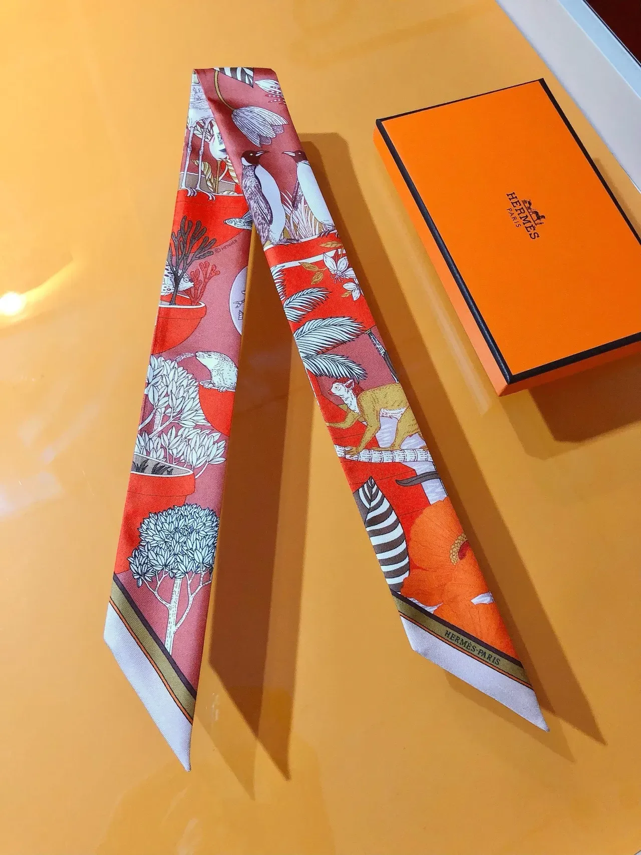 Hermès Precious Paradise Twilly écharpe en soie rouge 7