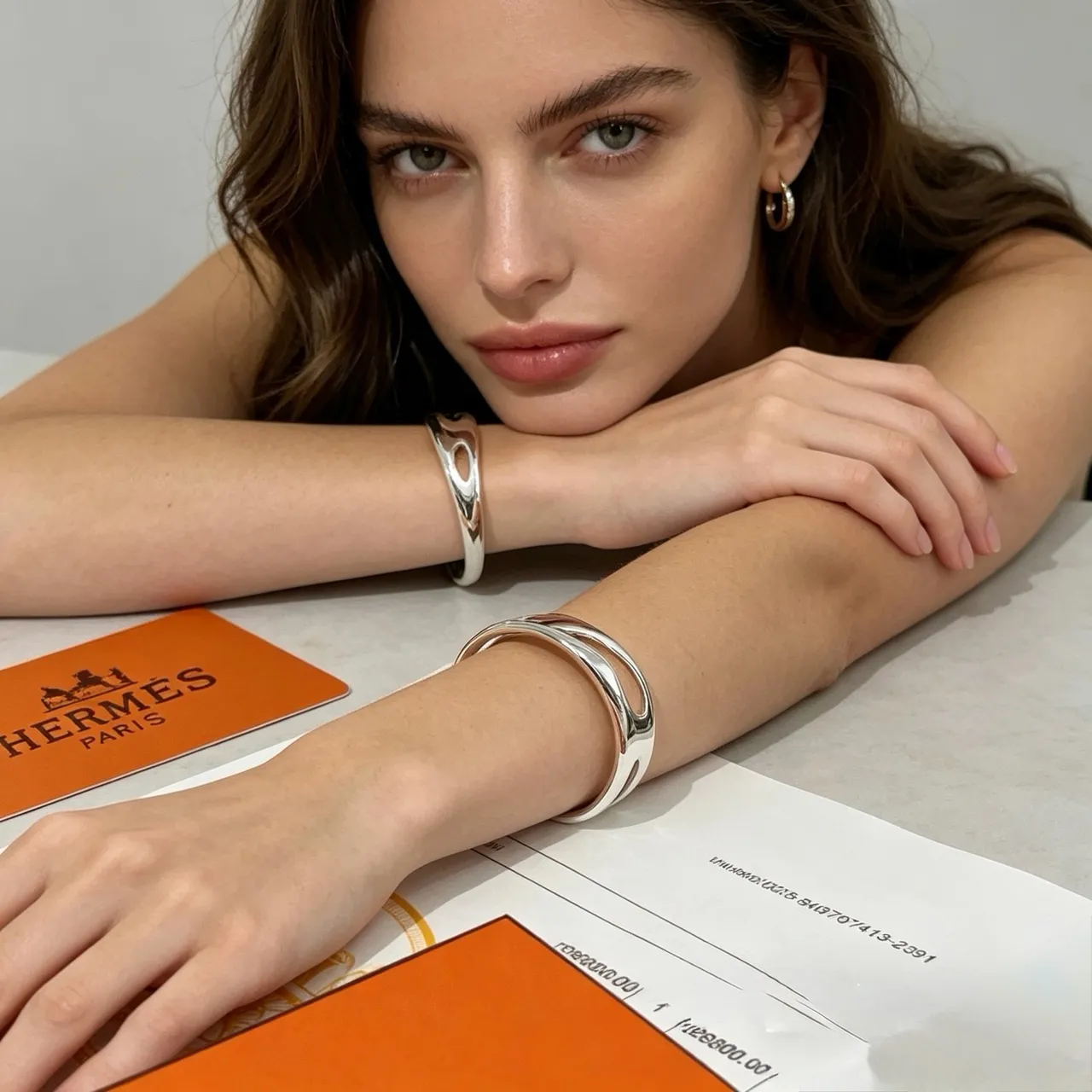 Hermès রূপালী চকচকে বিকৃত খোদাই কব্জির চুড়ি 4
