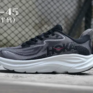 Hoka Clifton ग्रे और सफेद इंजीनियर कीन्ट अपर स्कल्प्टेड मिडसोल रनिंग शूज