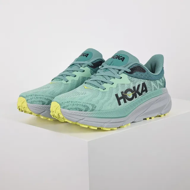 Hoka Clifton 薄荷绿和黄色跑鞋 2