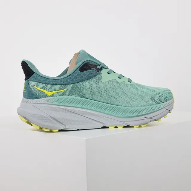 Hoka Clifton 薄荷绿和黄色跑鞋 7