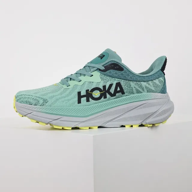 Hoka Clifton 薄荷绿和黄色跑鞋 9