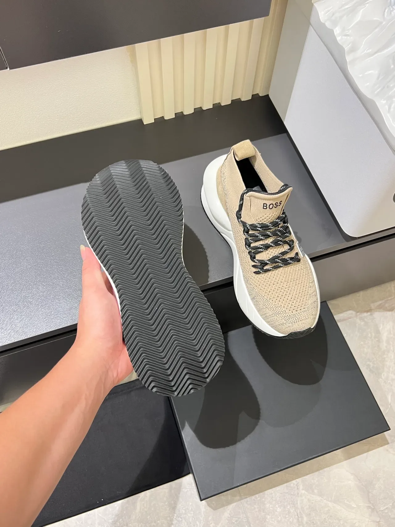 Tênis chunky Hugo Boss Bege e Preto em malha com parte superior sock-fit e sola esculpida branca 3