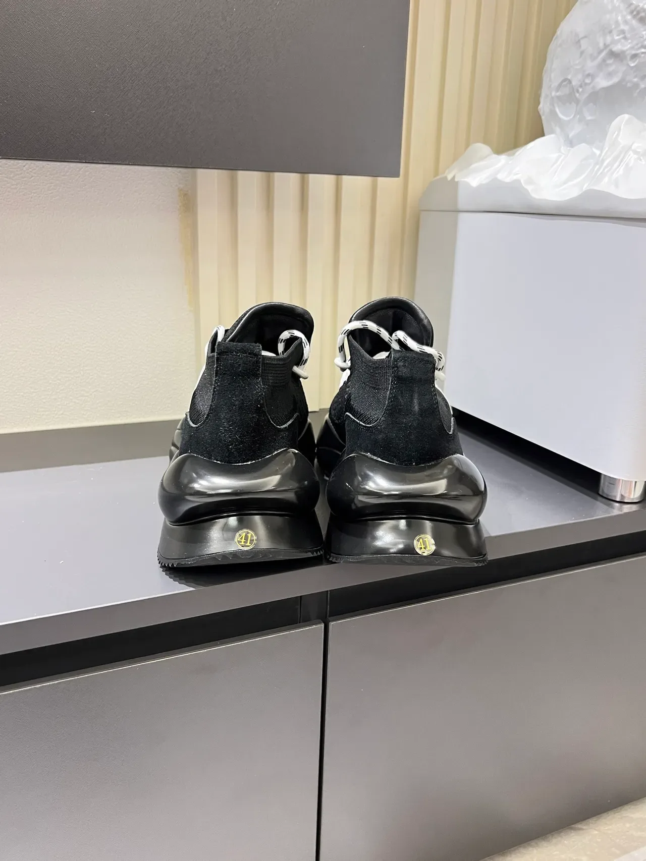 Hugo Boss Sneakers Preto Branco Upper de Tricô Sola Esculpida Chunky 2