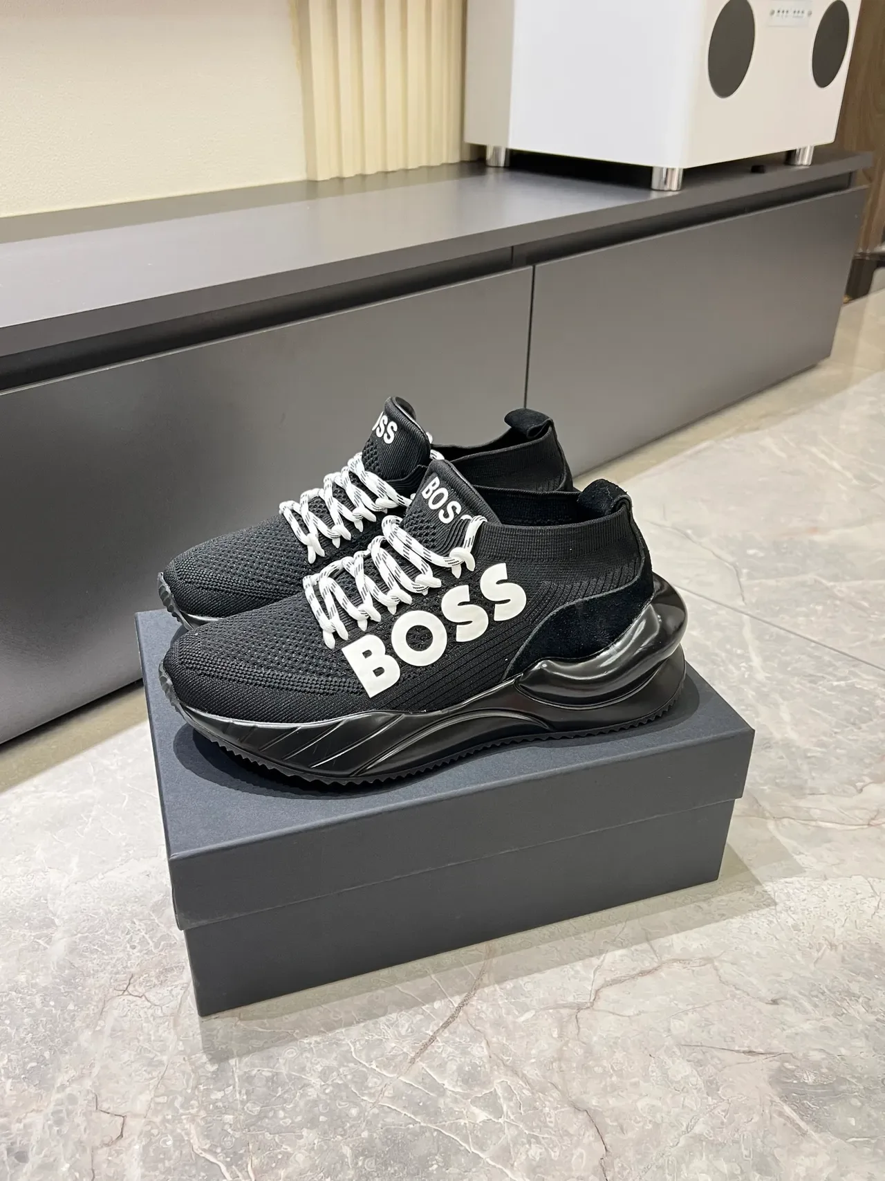 Hugo Boss Sneakers Preto Branco Upper de Tricô Sola Esculpida Chunky 4