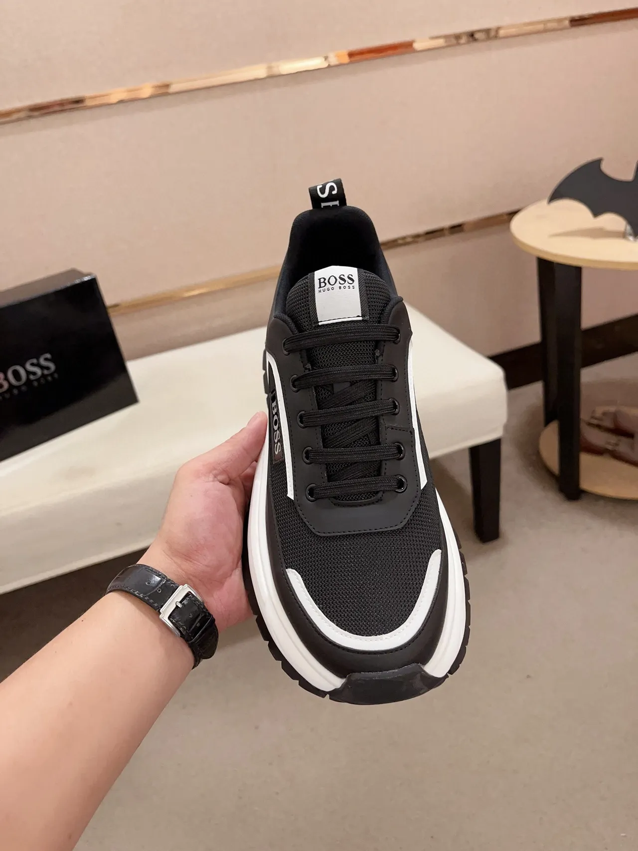 Hugo Boss أسود أبيض منصة سول شبكي وصناعي علوي كبير رياضي 2