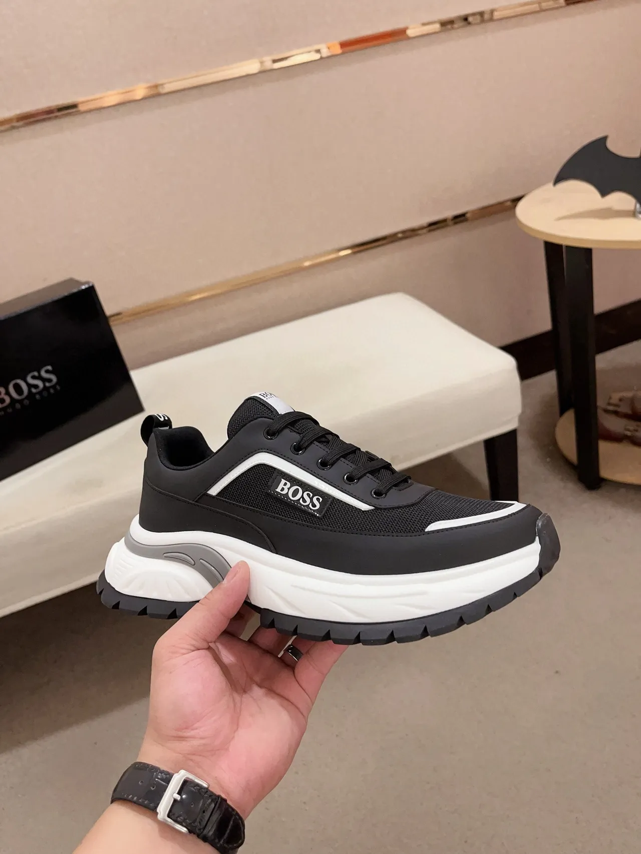 Hugo Boss أسود أبيض منصة سول شبكي وصناعي علوي كبير رياضي 4