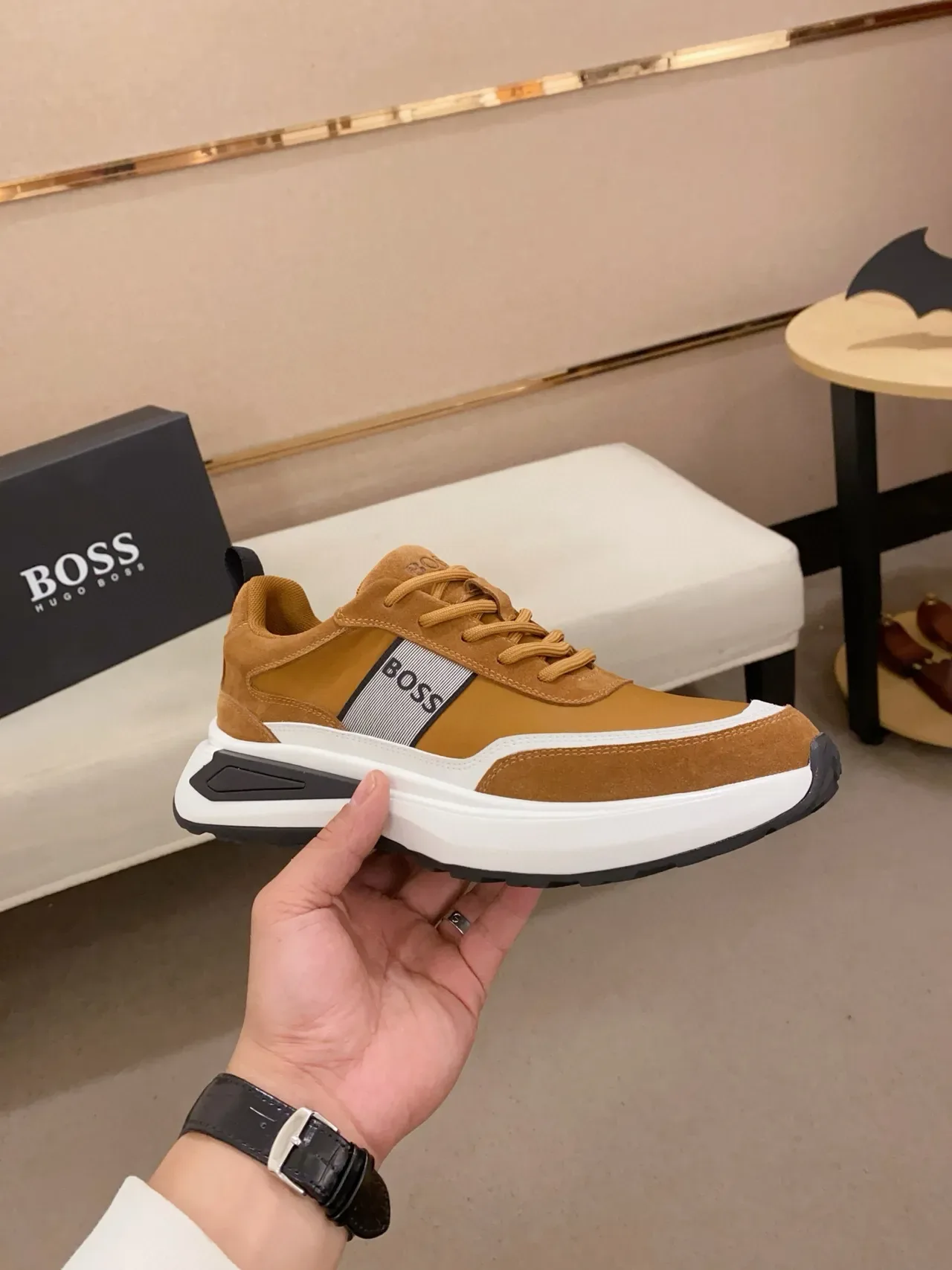 Hugo Boss Tênis Lifestyle com Camurça Marrom Branco Bege Chunky Midsole 4