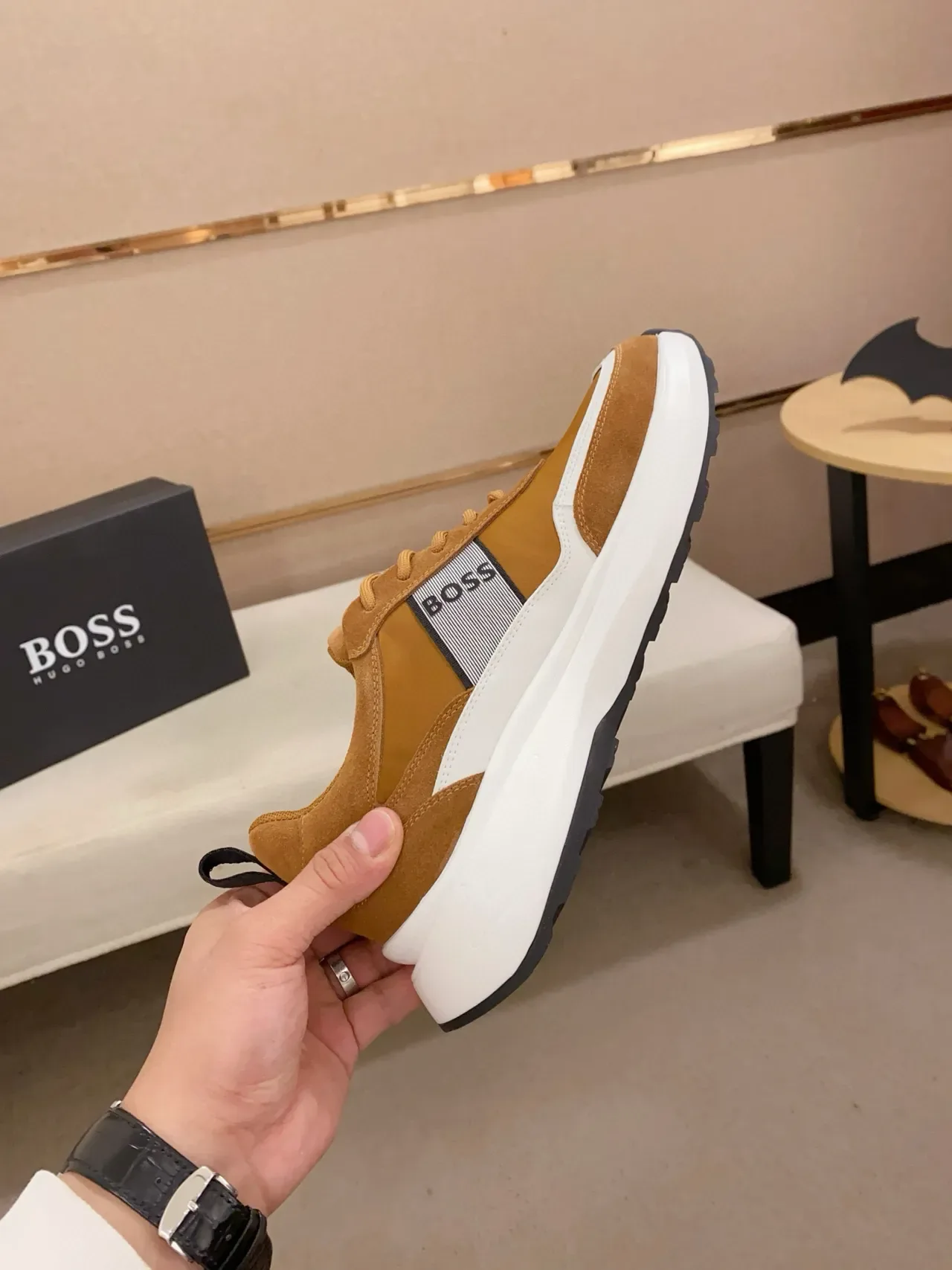 Hugo Boss Tênis Lifestyle com Camurça Marrom Branco Bege Chunky Midsole 5