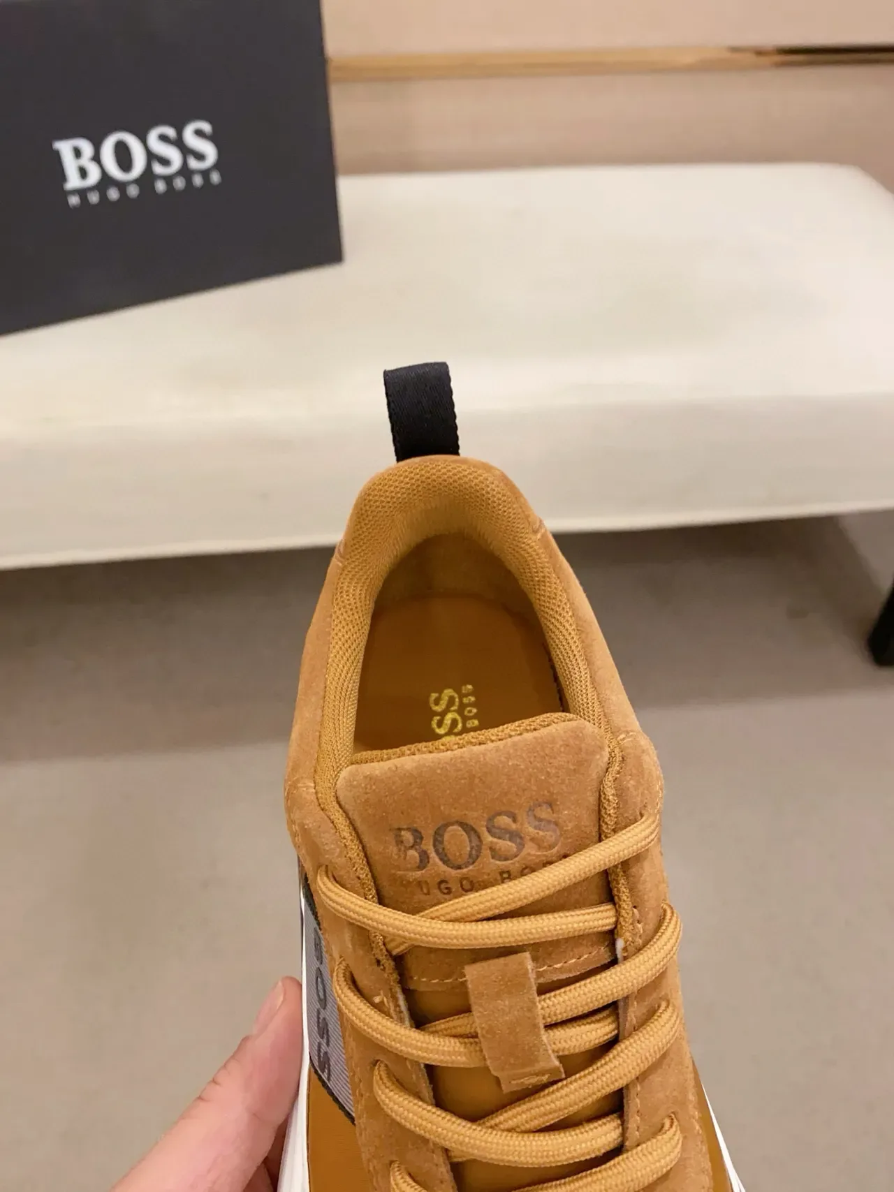 Hugo Boss Tênis Lifestyle com Camurça Marrom Branco Bege Chunky Midsole 6