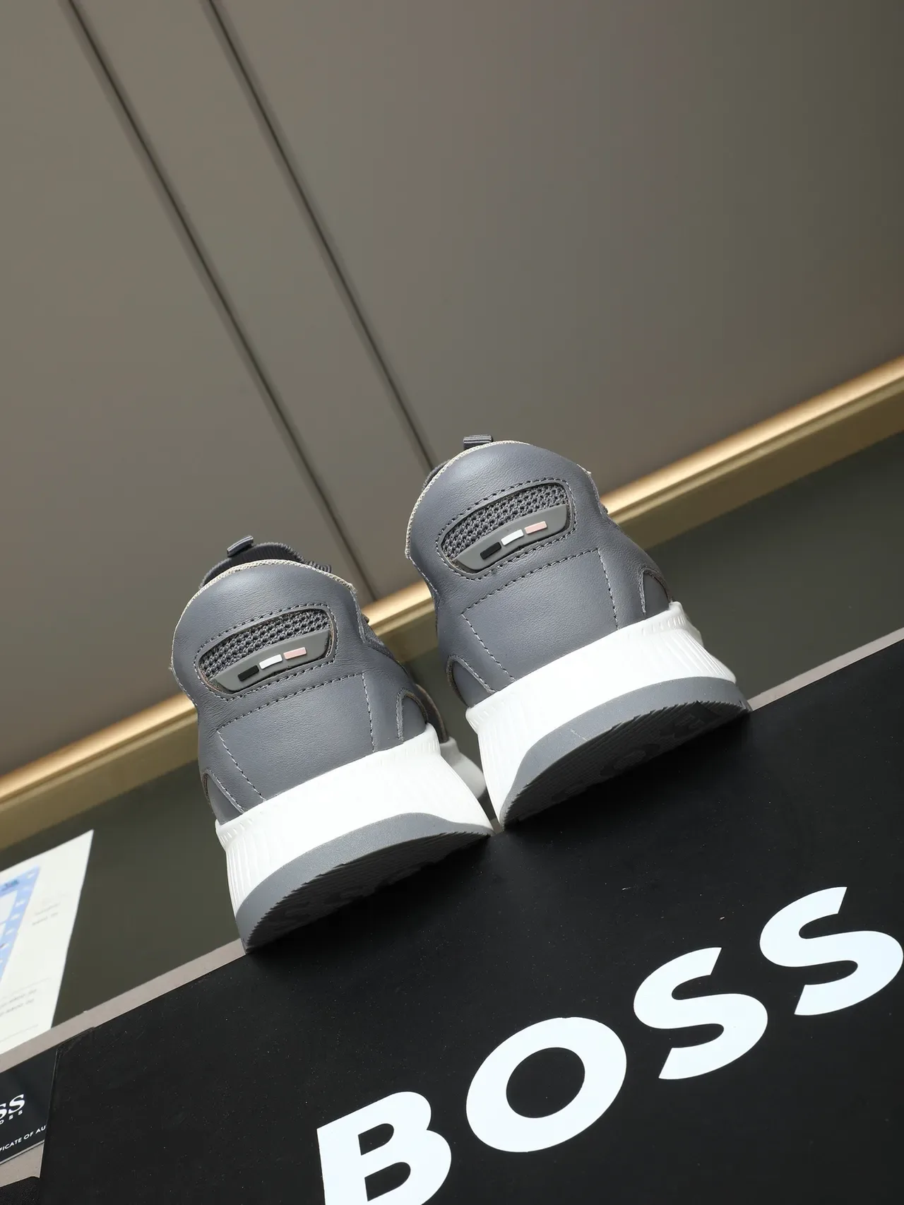 Hugo Boss 灰色针织网布皮革平台运动鞋 3