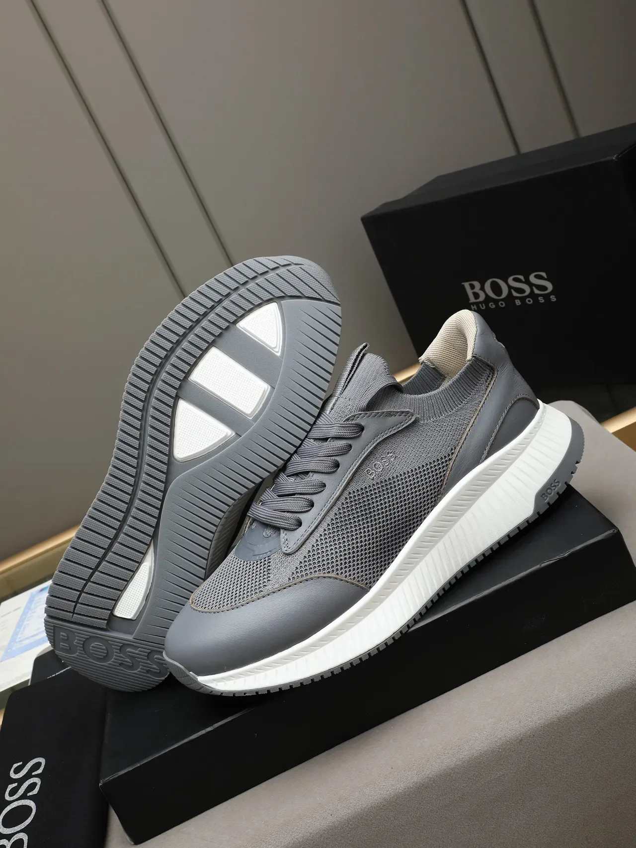 Hugo Boss 灰色针织网布皮革平台运动鞋 4