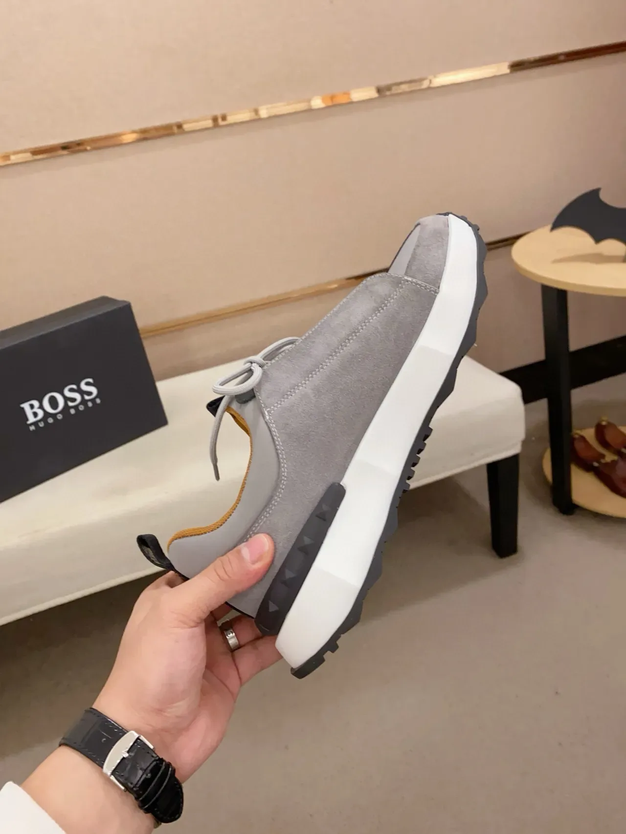 Hugo Boss Zapatilla de plataforma de ante gris 5