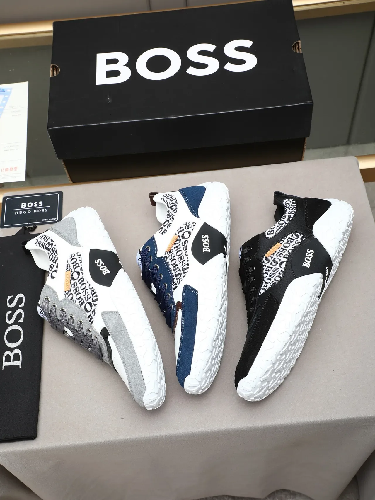 Hugo Boss Logo-Print ग्रे और सफेद लाइफस्टाइल स्नीकर्स 2
