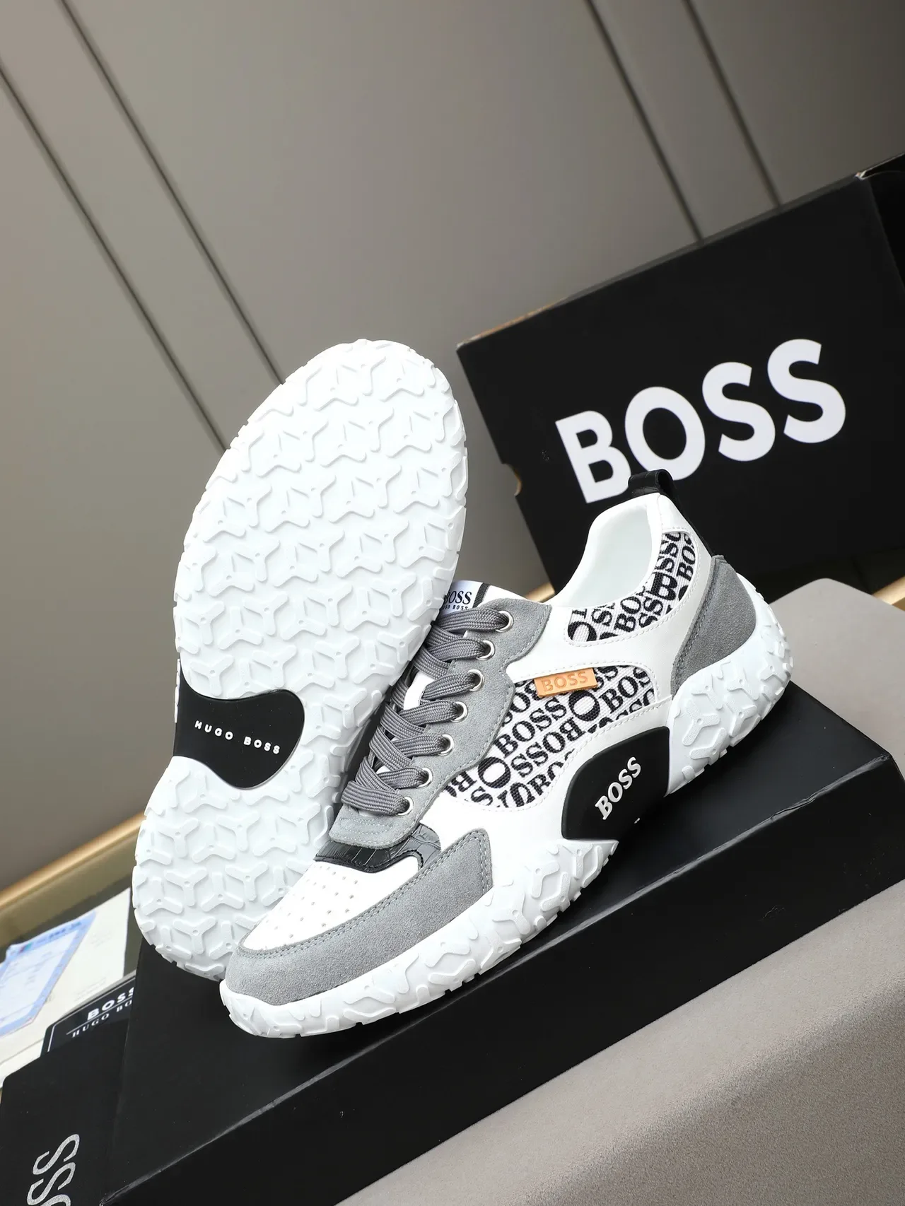 Hugo Boss Logo-Print ग्रे और सफेद लाइफस्टाइल स्नीकर्स 4