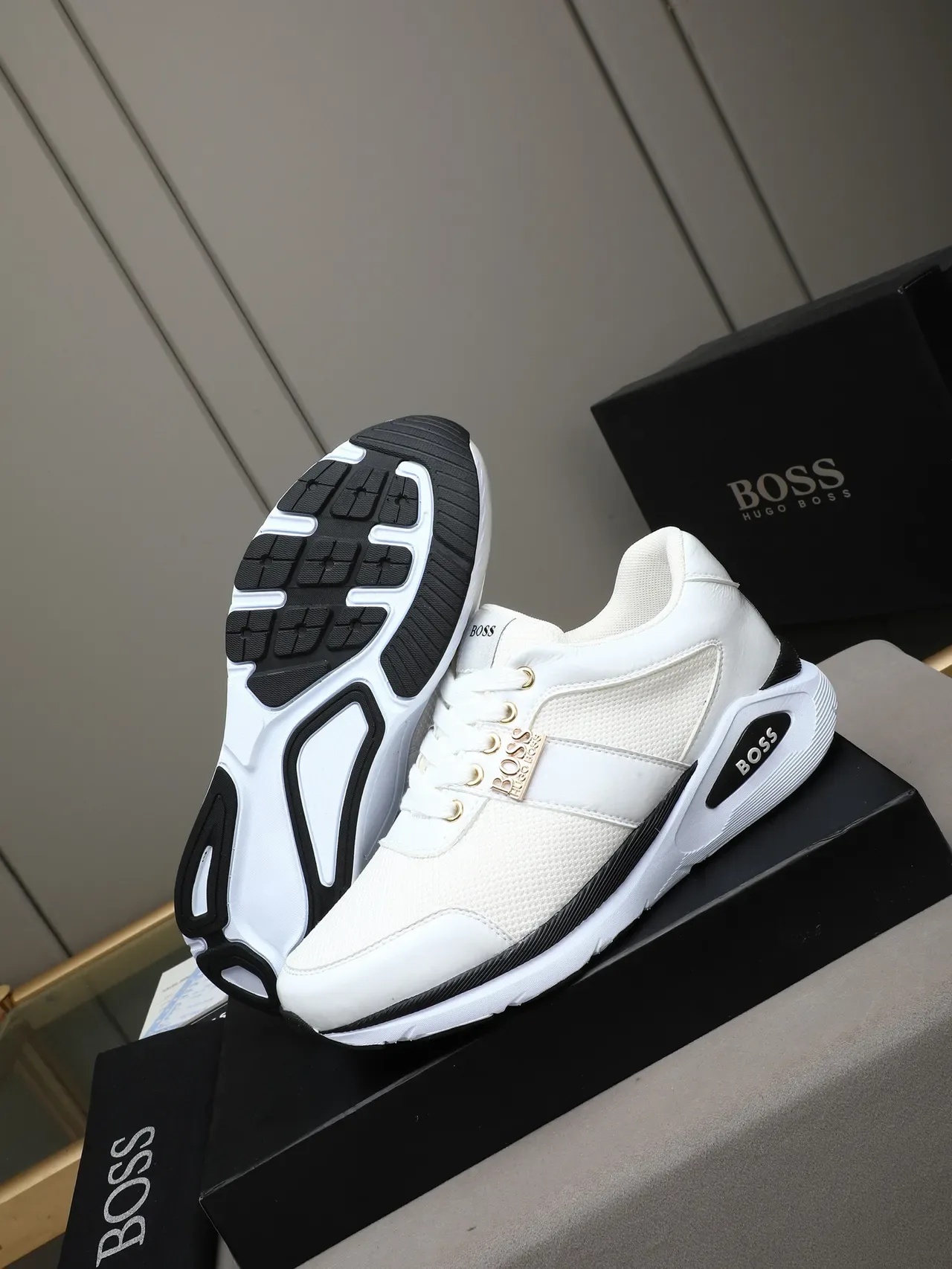 Hugo Boss حذاء رياضي أبيض وأسود جلدي شبكي نمط حياة 4