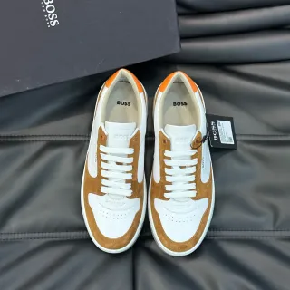 Hugo Boss সাদা বাদামি দ্বি-রঙের সুয়েড এবং চামড়া উপরের বিপরীত কমলা হিল ট্যাব জীবনধারা স্নিকার্স