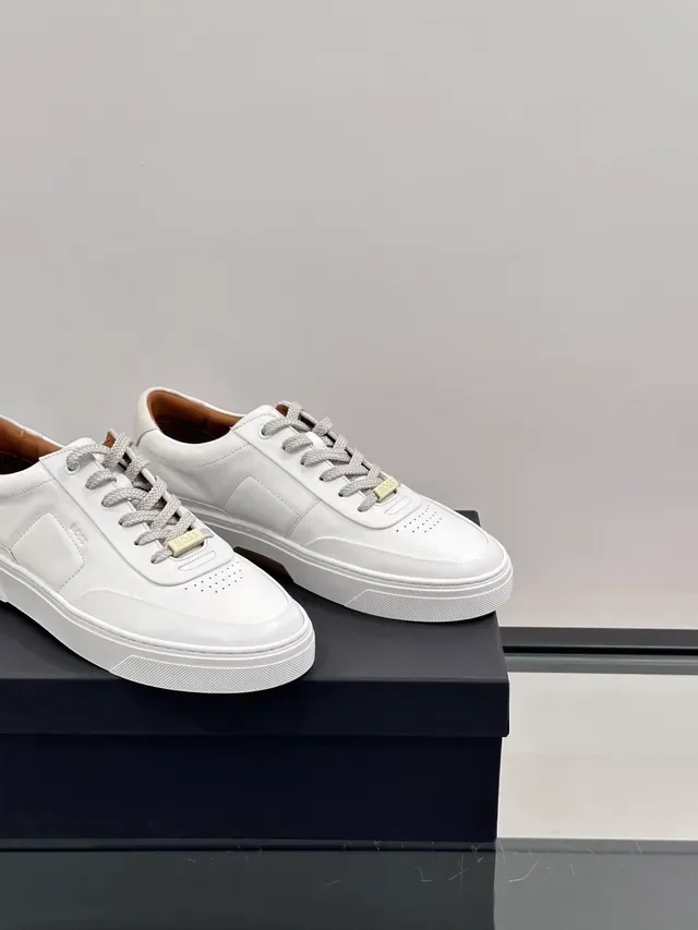 Hugo Boss Tênis Lifestyle de Couro Branco com Painéis de Topo Baixo 3