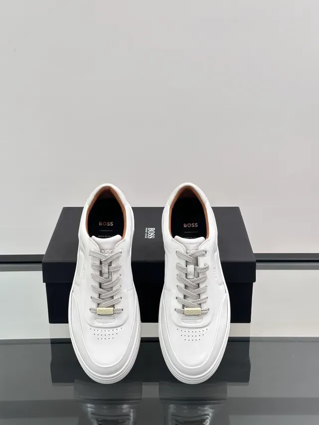 Hugo Boss Tênis Lifestyle de Couro Branco com Painéis de Topo Baixo 4