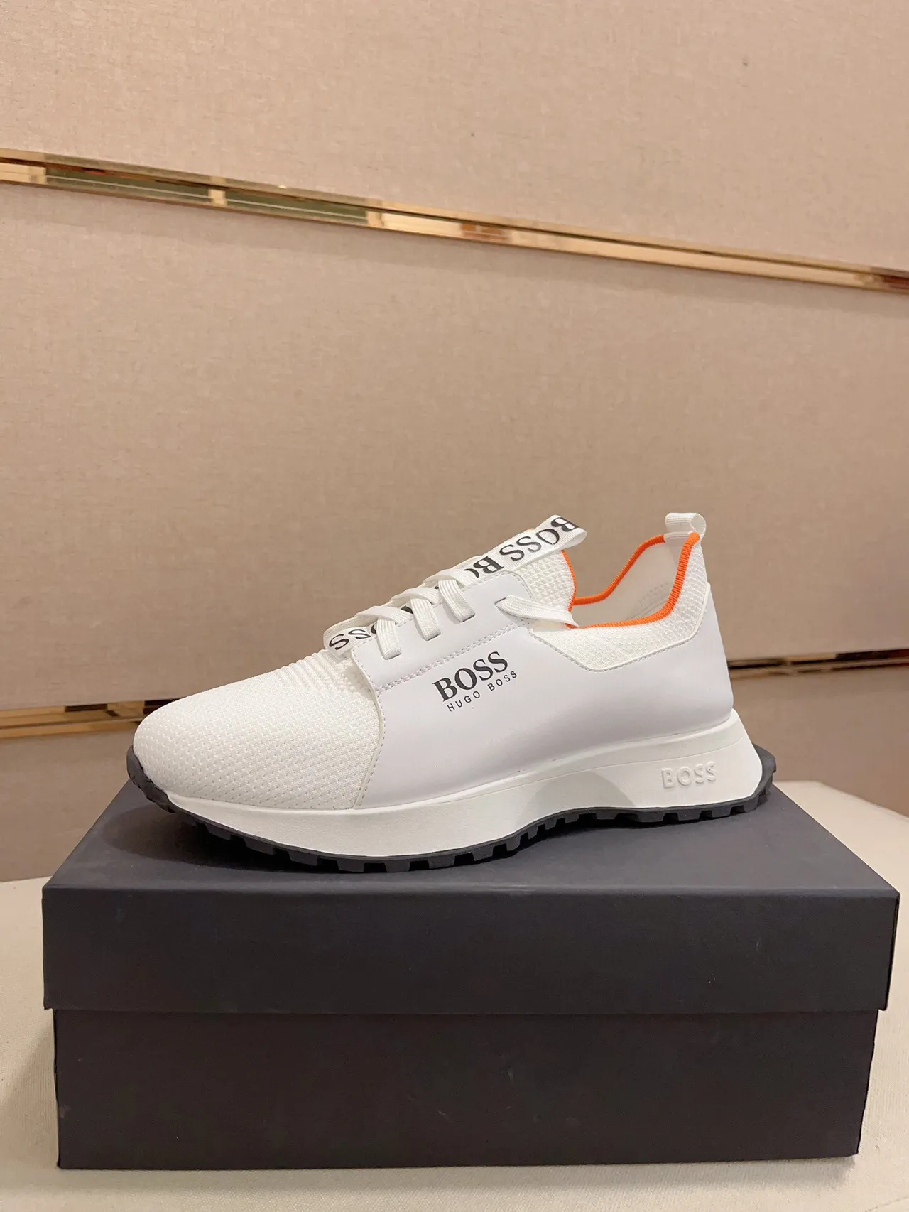 Hugo Boss Baskets Blancs Orange en Tricot Maille Supérieure Attache de Langue Marquée 2