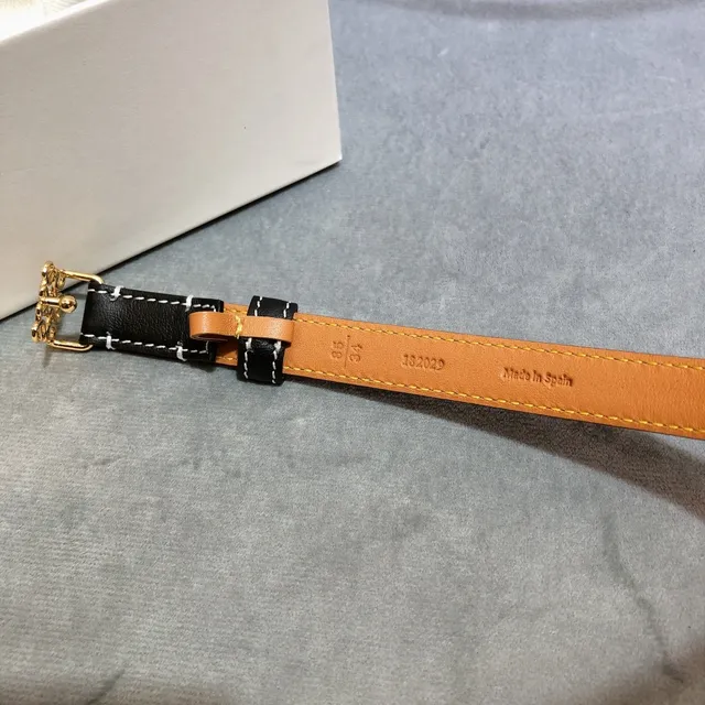 Loewe Anagram Belt 黑色金色薄白色对比缝线皮革皮带 2