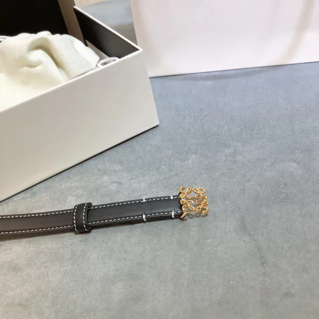 Loewe Anagram Belt 黑色金色薄白色对比缝线皮革皮带 3