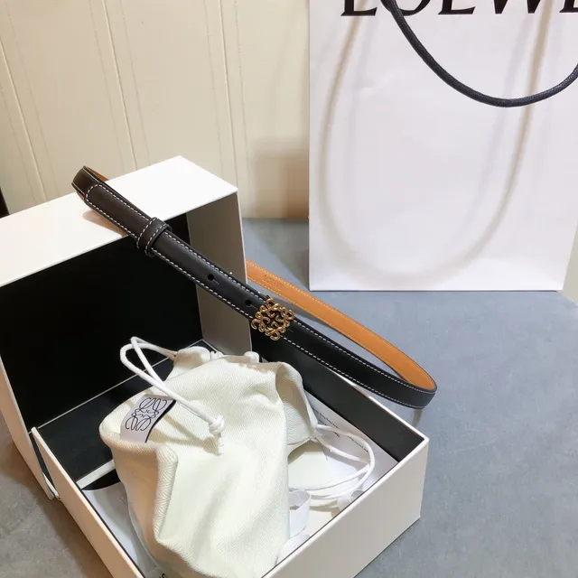 Loewe Anagram Belt 黑色金色薄白色对比缝线皮革皮带 4